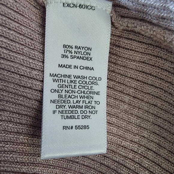 Express Ribbed Mock Turtleneck with Front Keyhole Design NWT - Picture 8 of 8